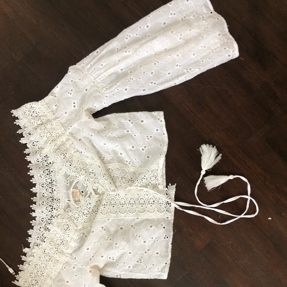 Beachy off shoulder bell sleeve tie in front top!